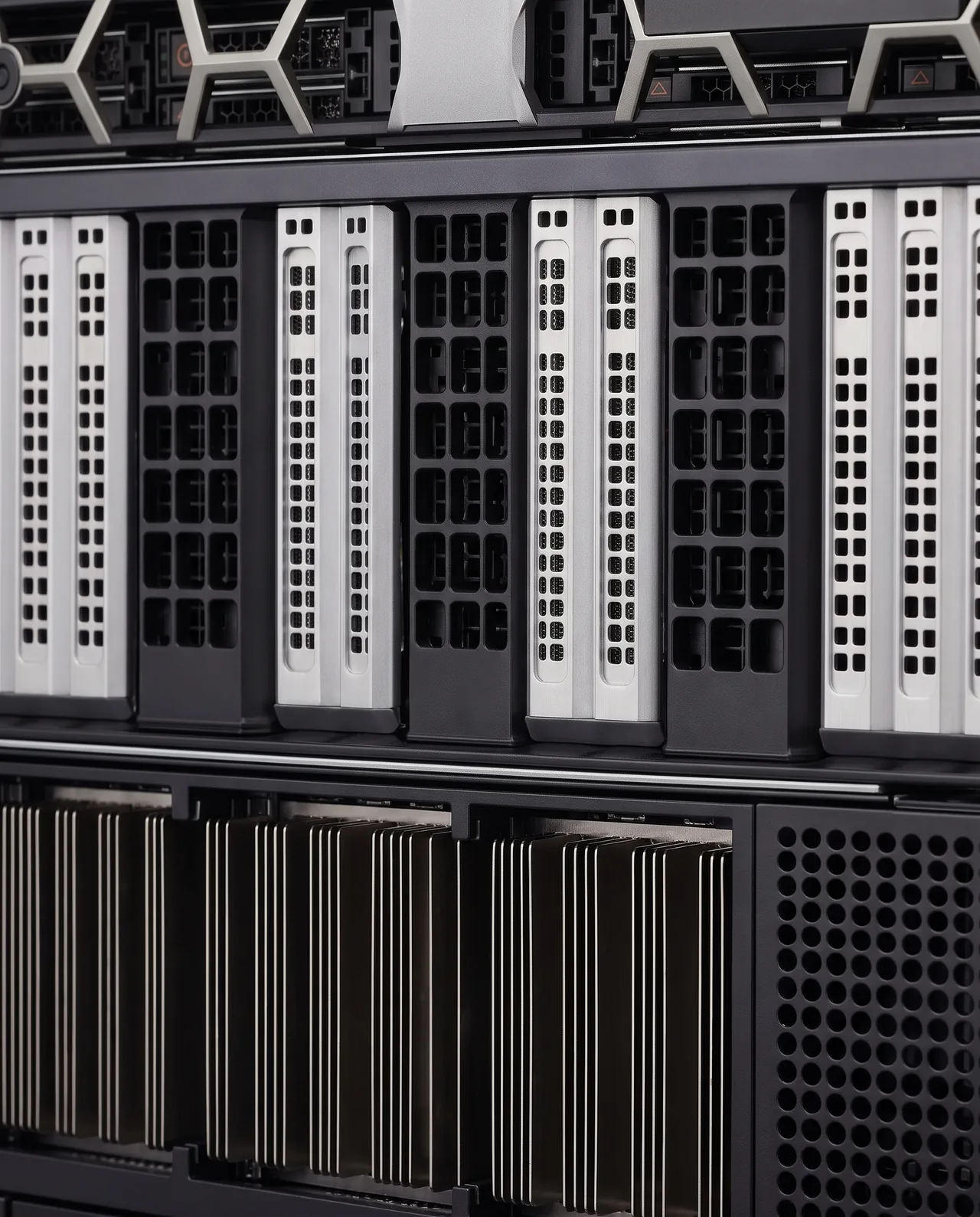 Dell PowerEdge XE9680L (8x NVIDIA B200) — detail